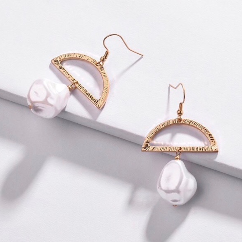 Bijoux " PEARL" Gold Painted Pearl  Drop Earrings